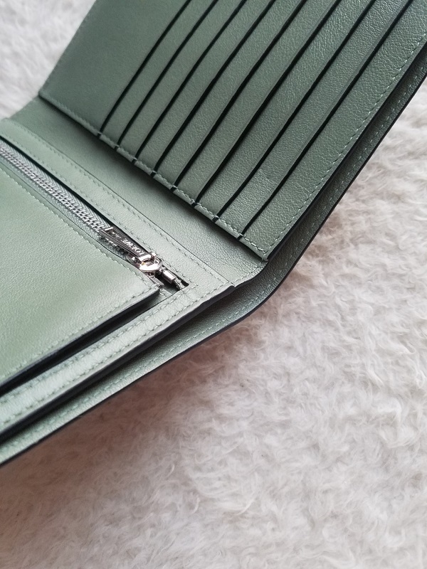 新品 LOEWE ロエベ Medium Vertical ウォレット 2つ折り財布 新品 LOEWE ロエベ Medium Vertical ウォレット 2つ折り財布