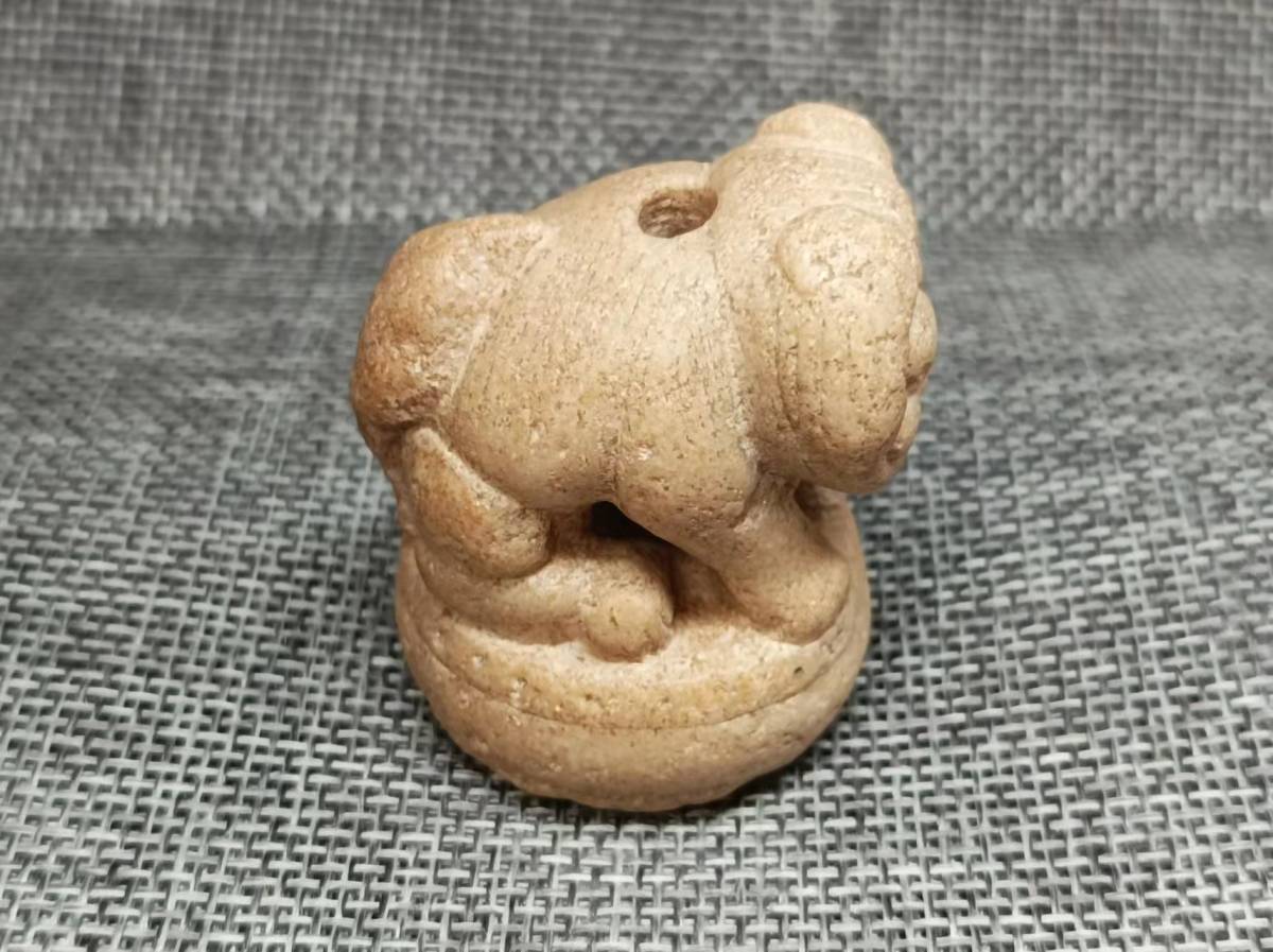 中国 唐物 砡 時代物 漢代玉獣-