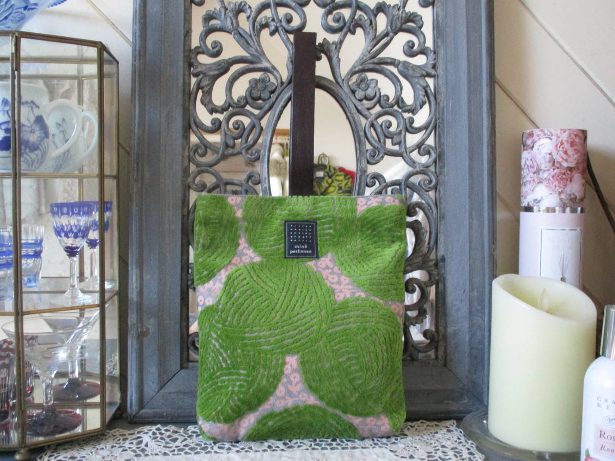 mina perhonプイストバック グリーン ワンハンドル WOOLLY BALLの