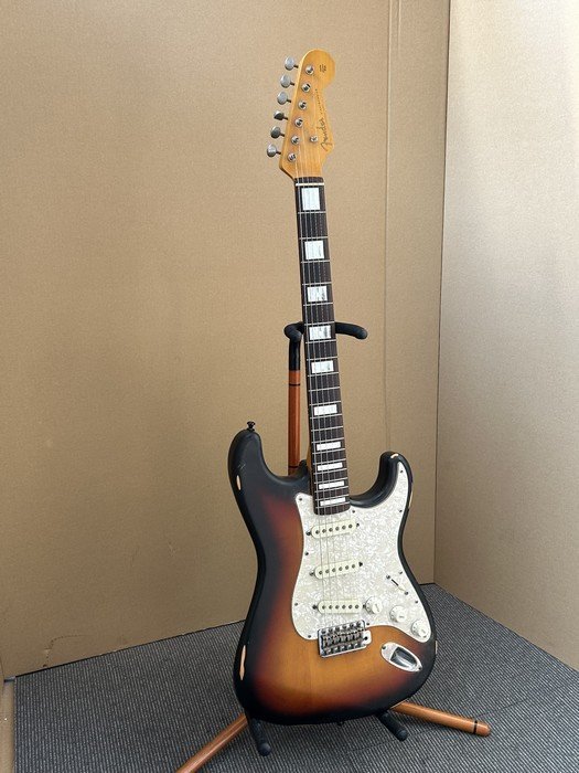 大流行中! Fender Japan 超軽量 レリックストラト エレキギター
