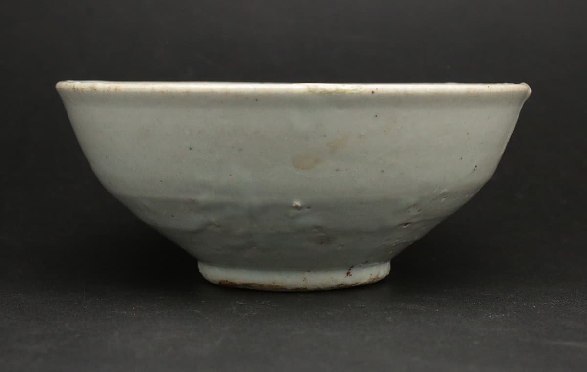 EA006 朝鮮古美術 李朝白磁 堅手茶碗 外径14cm 重445g 木箱附 八ツ目跡 