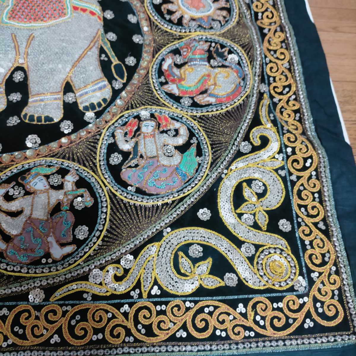 小物などお買い得な福袋 インドネシア バリ ビーズスパンコール刺繍のタペストリー ラグ カーペット