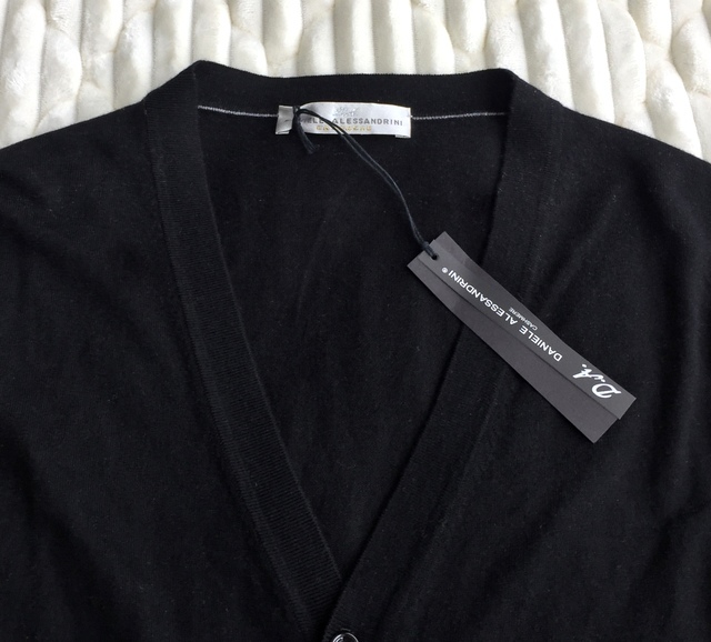 【新品】シルク55% カシミヤ45% DANIELE ALESSANDRINI ニット カーディガン 48 L程度 ストレッチ ブラック色 春秋冬 メンズ カジュアル_画像2