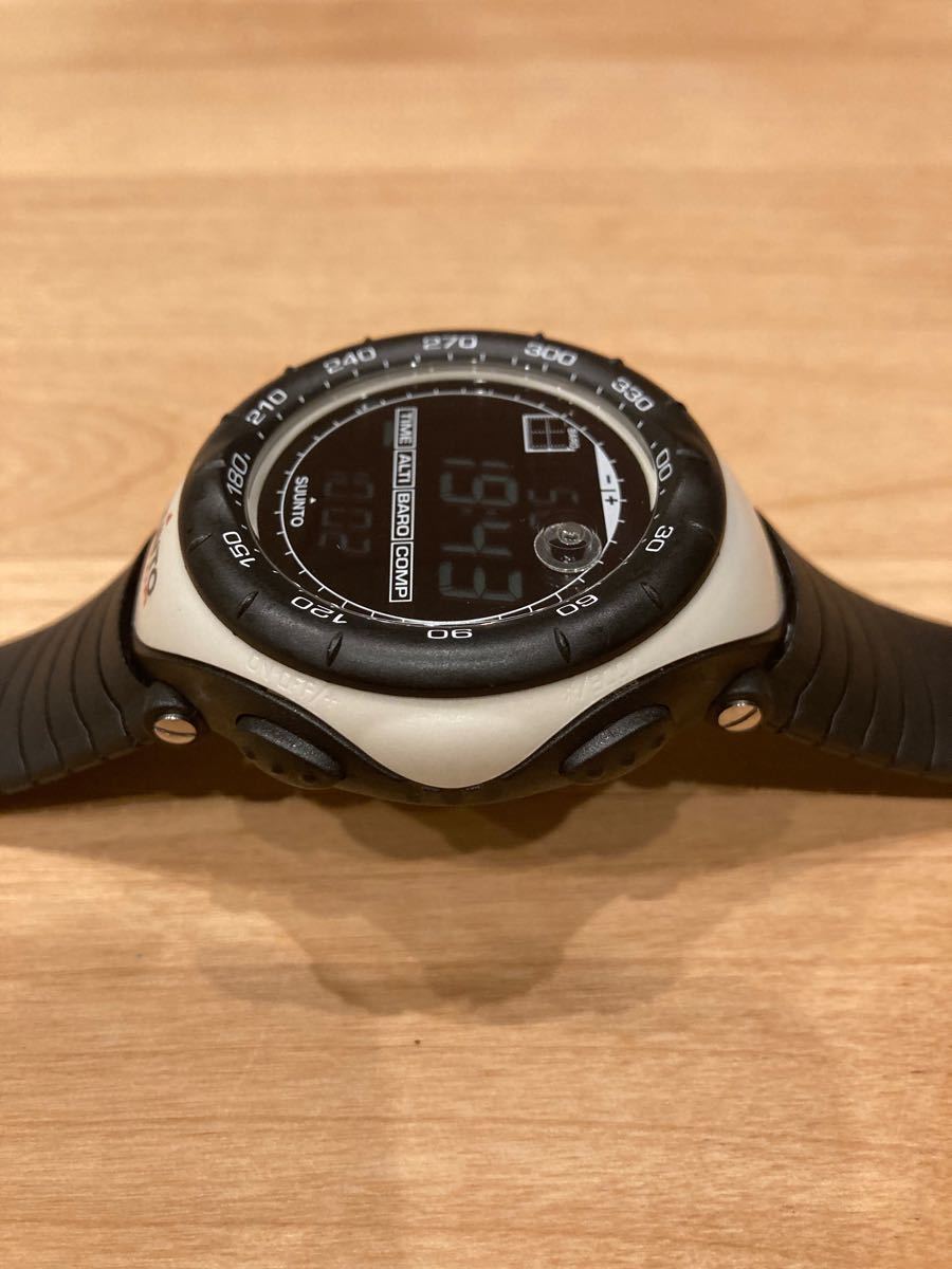 SUUNTO VECTOR スントベクターイエロー 反転 ラバーベルト 腕時計 期間