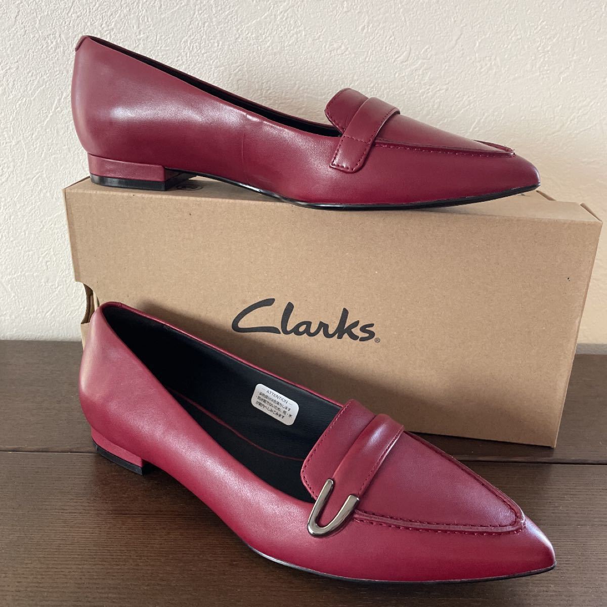 柔らかな質感の クラークスCLARKS レッド 赤 レディース 靴 シューズ