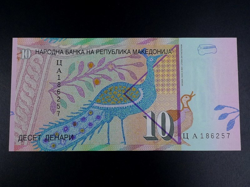 未使用 旧紙幣 ヨーロッパ マケドニア 1996年 10デナル 女神 孔雀 鳥_画像1