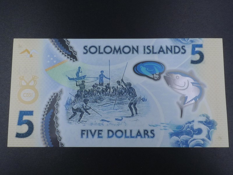 未使用 旧紙幣 オセアニア ソロモン諸島 5ドル 2019年 ポリマー旧紙幣 鰐 ワニ 鮫 サメ 魚_画像2