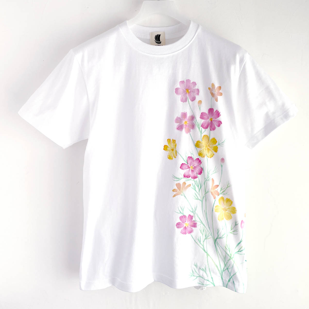 メンズ Tシャツ Mサイズ 白 コスモス柄Tシャツ ホワイト ハンドメイド 手描きTシャツ 秋桜