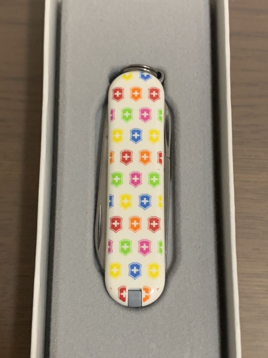 限定　未使用　ビクトリノックス　マルチカラー・スイスクロス　Rainbow クラシック　Victorinox classic LIMITED COLLECTION 2010