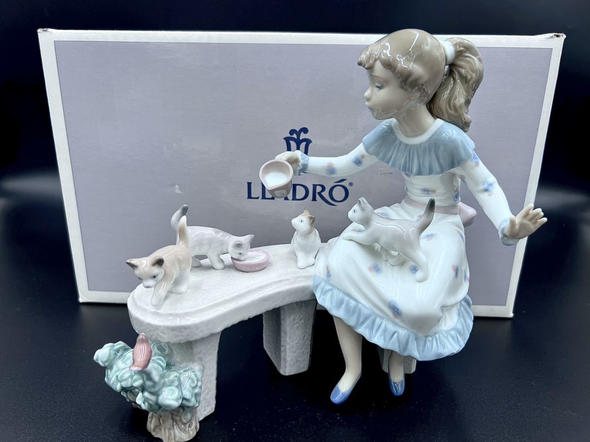 美品】LLADRO リヤドロ No. 6109『ミルクのお時間』西洋陶磁器 少女 猫