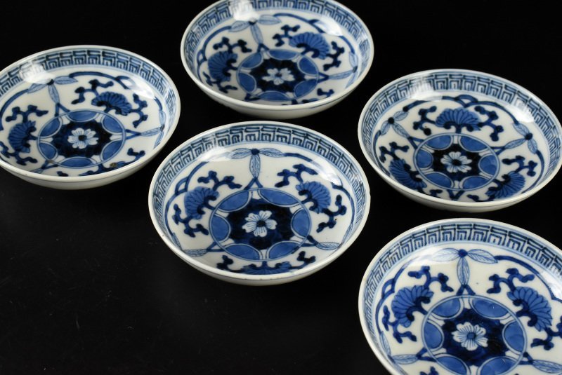 蔵c8980】伊万里 染付 花文 小皿 豆皿 六客 - angelokeliones.lt 限定製作 古伊万里 伊万里 染付 小皿 豆皿 古染付 華の図 花唐草 7客 陶芸