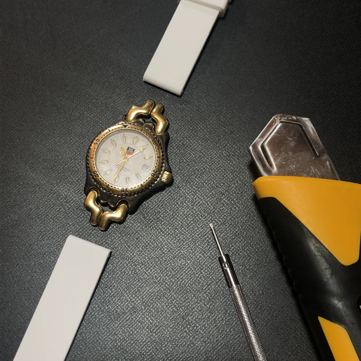 タグ・ホイヤー ベルト交換用チューブネジ18㎜(Gold)タグ タグ・ホイヤー ベルト交換用チューブネジ18㎜(Gold)タグ