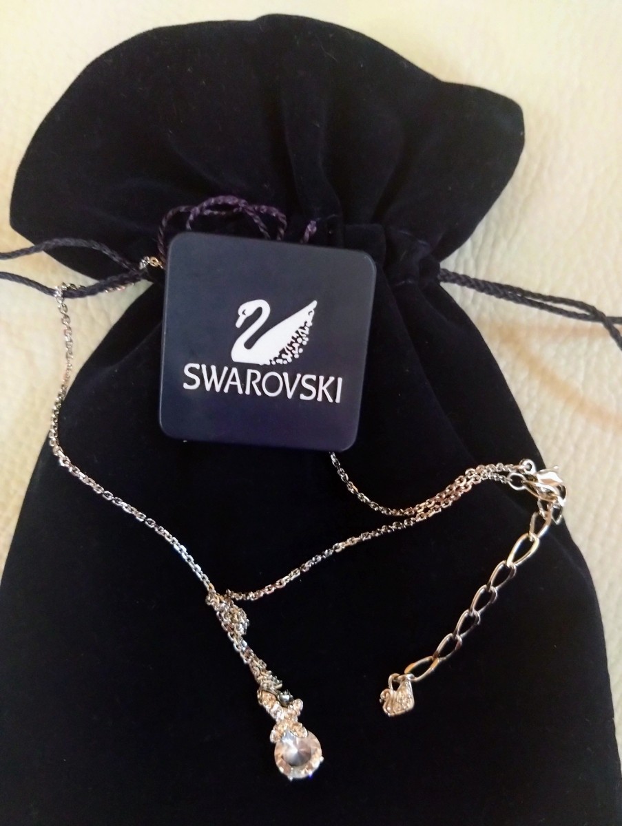 値下げスワロフスキー・未使用ネックレス。袋付き。チェーン長さ、約40cm。