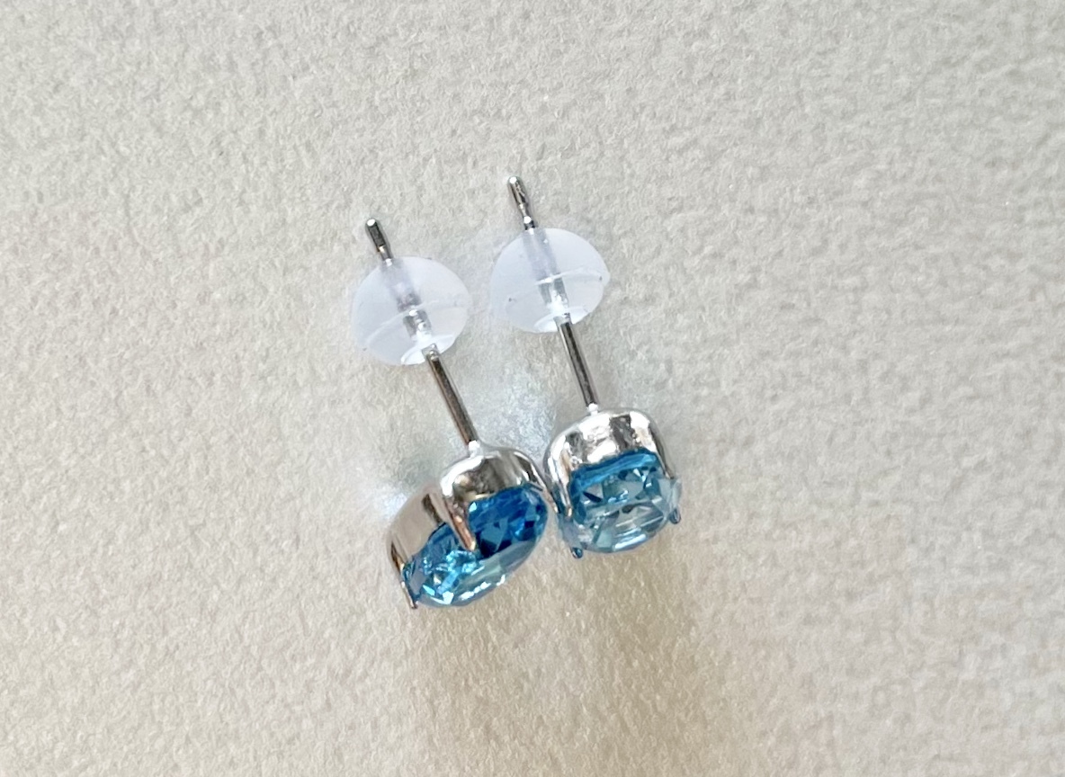 ブルートパーズピアス pt900 プラチナ5mm×7mm オーバルピアス ブルー