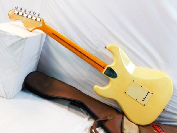 793 Fender ストラトキャスター エレキギター JAPAN フェンダー アイボリー/黄色系 STRATCASTER 送料1420円~