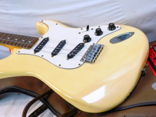 793 Fender ストラトキャスター エレキギター JAPAN フェンダー アイボリー/黄色系 STRATCASTER 送料1420円~ 793 Fender ストラトキャスター エレキギター JAPAN フェンダー アイボリー/黄色系 STRATCASTER 送料1420円~