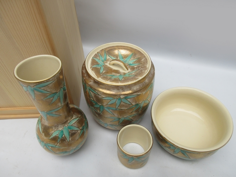 皆具 新春□ 昌山 造 仁清金地笹文 皆具一式 [水指 建水 杓立 葢置