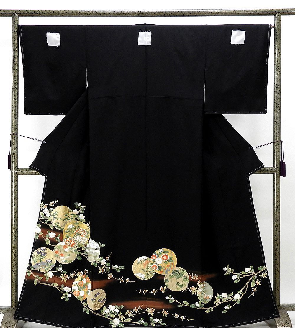 【中古】 正絹 新品仕立済 留袖 松扇四季花模様 f1010 着物 仕立て上がり 新品 五つ紋 黒留袖 裄丈66.5cm 身丈167.5cm 留袖 【中古】 正絹 新品仕立済 留袖 松扇四季花模様 f1010 着物 仕立て上がり 新品 五つ紋 黒留袖 裄丈66.5cm 身丈167.5cm 留袖