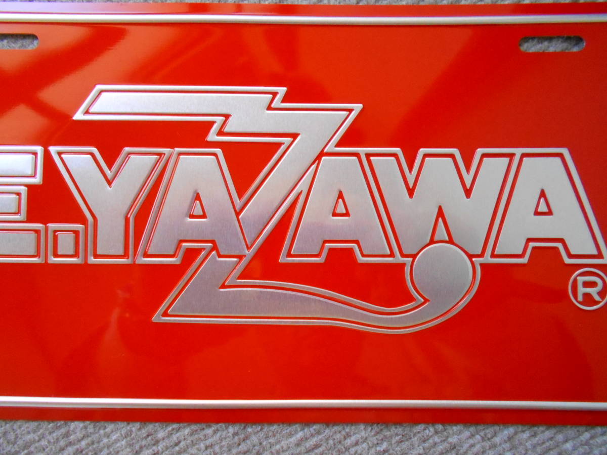  Yazawa Eikichi E.YAZAWA номерная табличка номер красный / серебряный Logo подлинная вещь трудно найти применяющийся товар ( б/у ) нестандартный 350 иен 