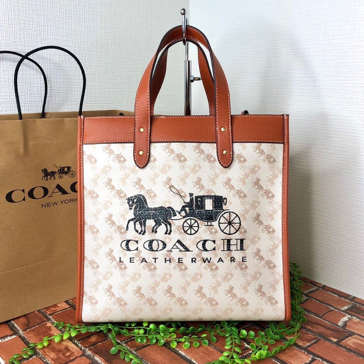 ≪新品≫COACH トートバッグ ハンドバッグ ショルダー 馬車ロゴ 白-