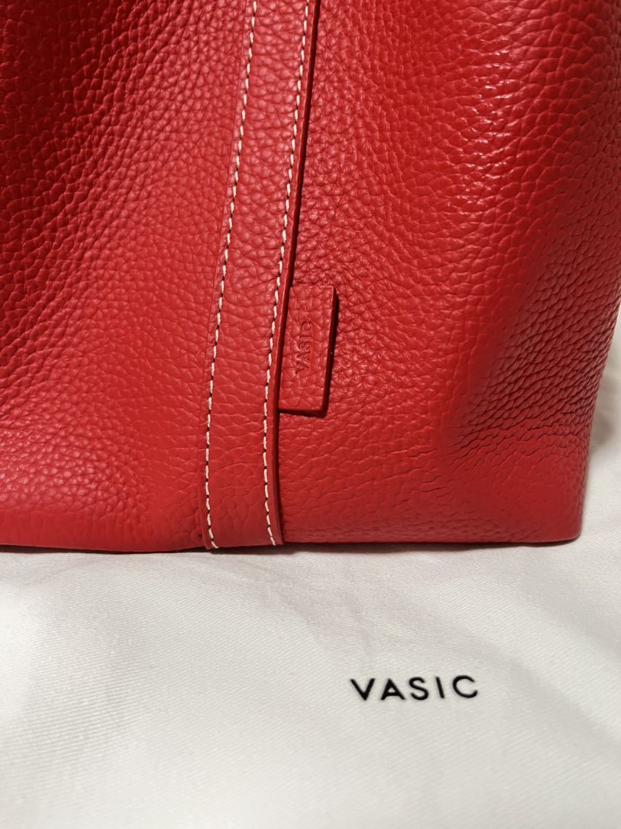 【新品未使用】【最終値下げ】VASIC ヴァジック BOND LEATHER ハンドバッグ 綺麗な赤色レザー 定価￥46,000相当_画像2