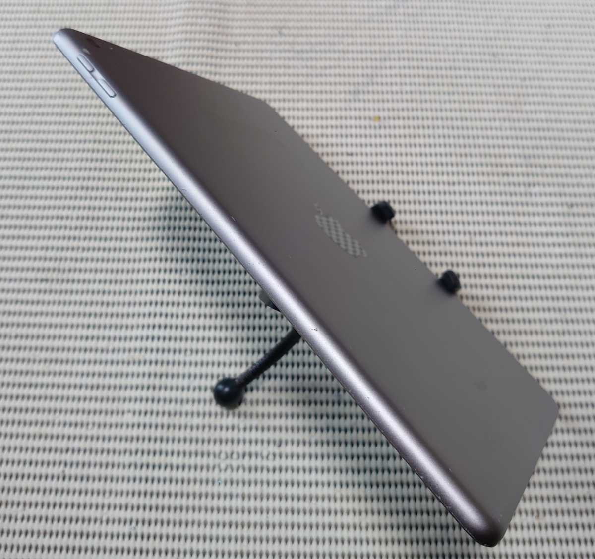 液晶無傷iPad第5世代(A1822)本体32GBグレイWi-Fiモデル完動品動作確認