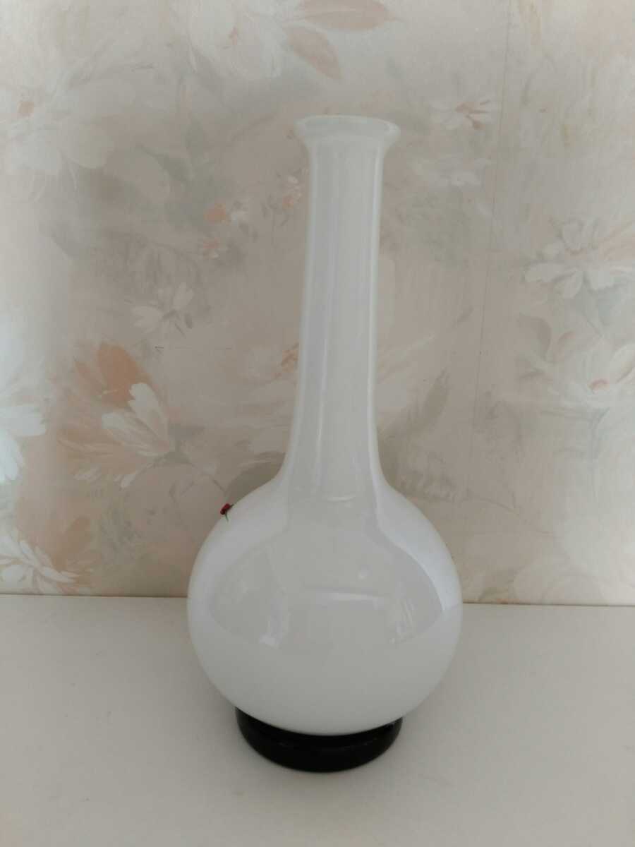 オンラインショップ ガラス細工 乳白色 昭和 フラワーベース 1輪差し 梅? 花器 花瓶 工芸ガラス