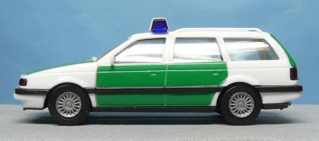  takkyubin (home delivery service) compact shipping 1/87 Herpa 4136 VW Passat Variant Germany police used * with defect * present condition *1.