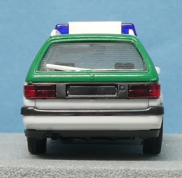  takkyubin (home delivery service) compact shipping 1/87 Herpa 4136 VW Passat Variant Germany police used * with defect * present condition *1.