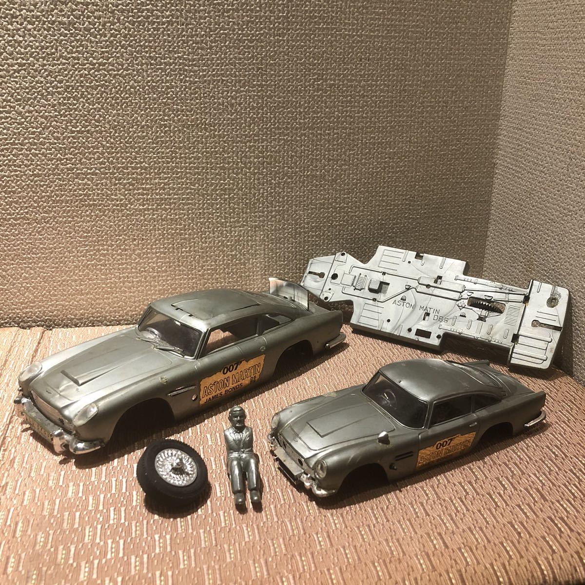 今井模型製007 1/24アストンマーチン秘密機構付き Yahoo!オークション - 今井科学 イマイ IMAI 1/32 1/24 2SET 007