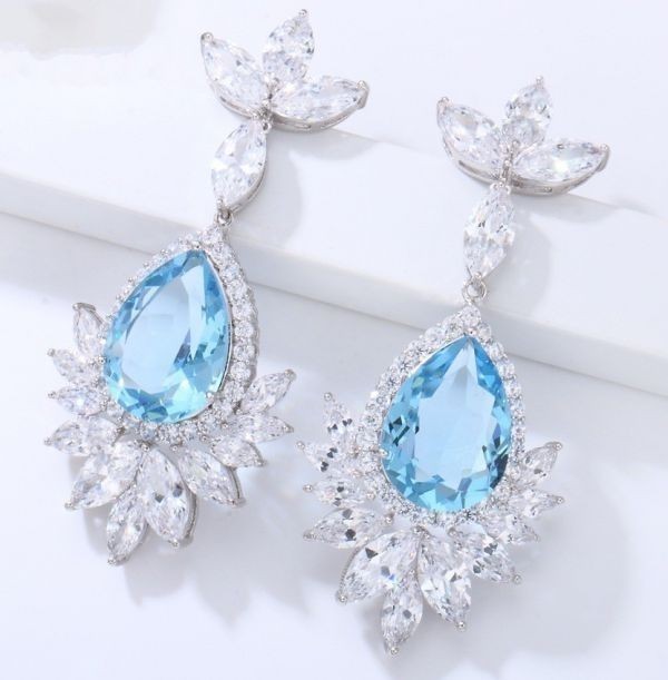 1円～ ☆☆☆極上逸品☆絢爛豪華☆☆☆ 新入荷 超～高級 4ct 51石 サファイアダイヤモンド ピアス 上品 ギフト 記念日【プラチナ仕上】_画像1