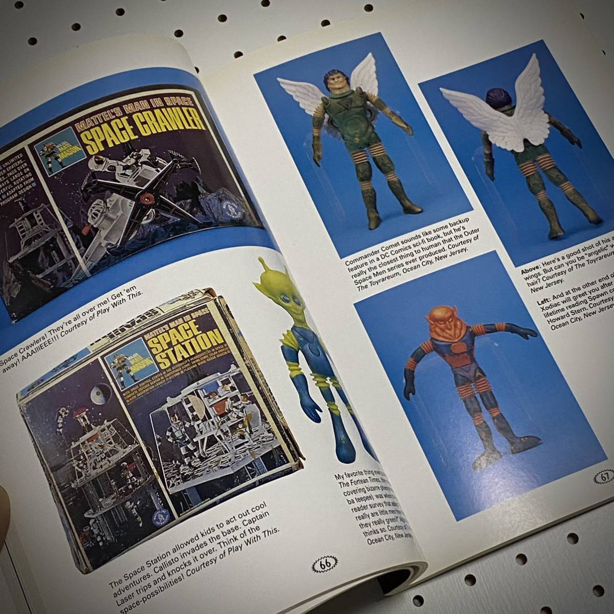 【古本】洋書　Action Figures of the 1960s ソフトカヴァー　Schiffer_画像5