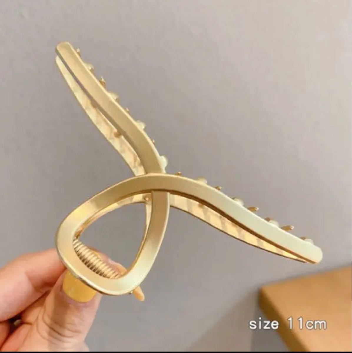 舗 高級感がありながら落ち着きのあるデザイン ゴールドのシックなヘアクリップ 高級感がありながら落ち着きのあるデザイン♪ゴールドのシックなヘアクリップ