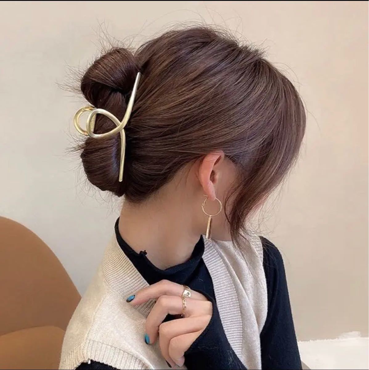 舗 高級感がありながら落ち着きのあるデザイン ゴールドのシックなヘアクリップ 高級感がありながら落ち着きのあるデザイン♪ゴールドのシックなヘアクリップ