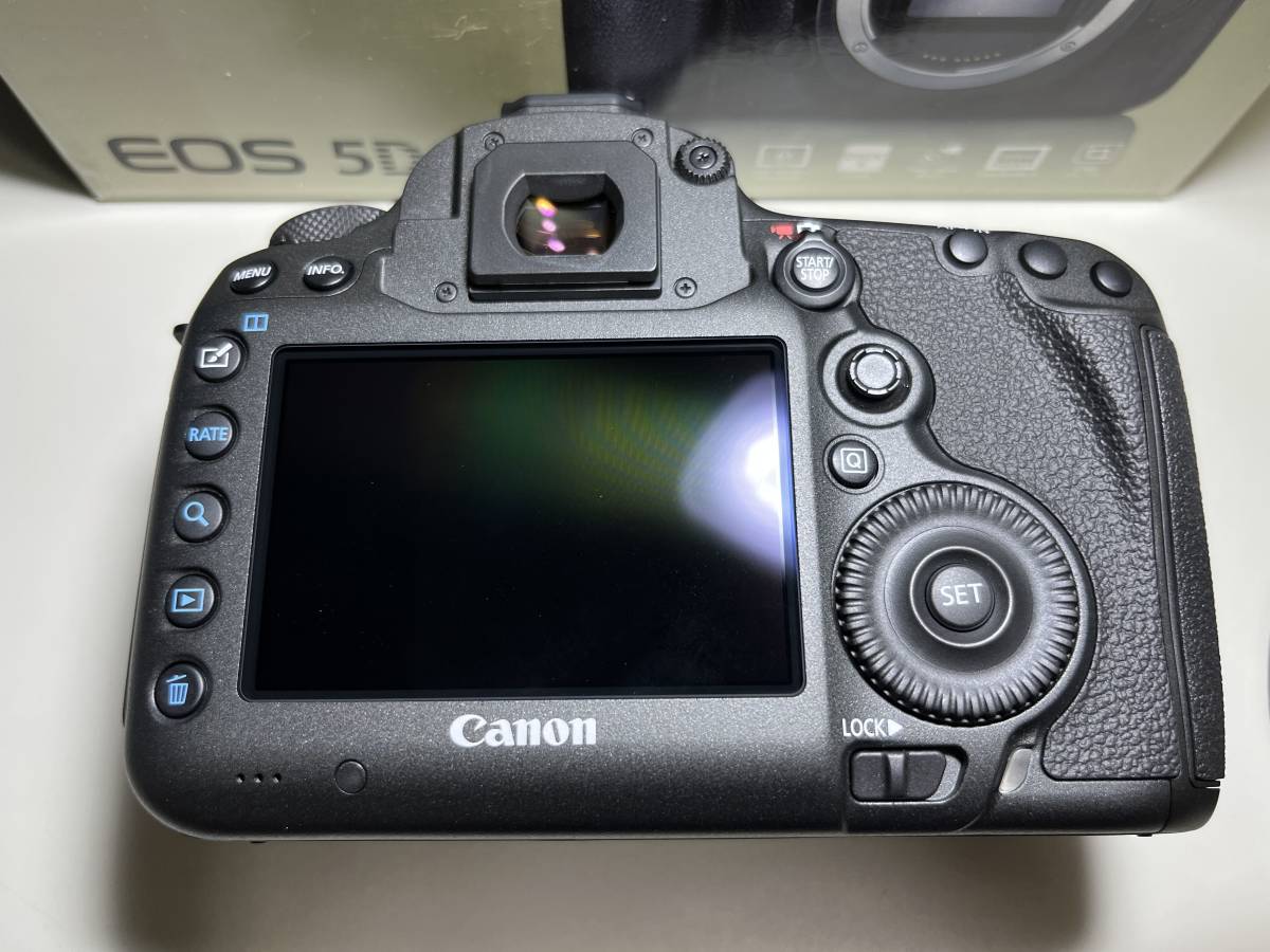 大好き 未使用 ほぼ新品2☆EOS 5Ds CANON(キヤノン) ショーケース内