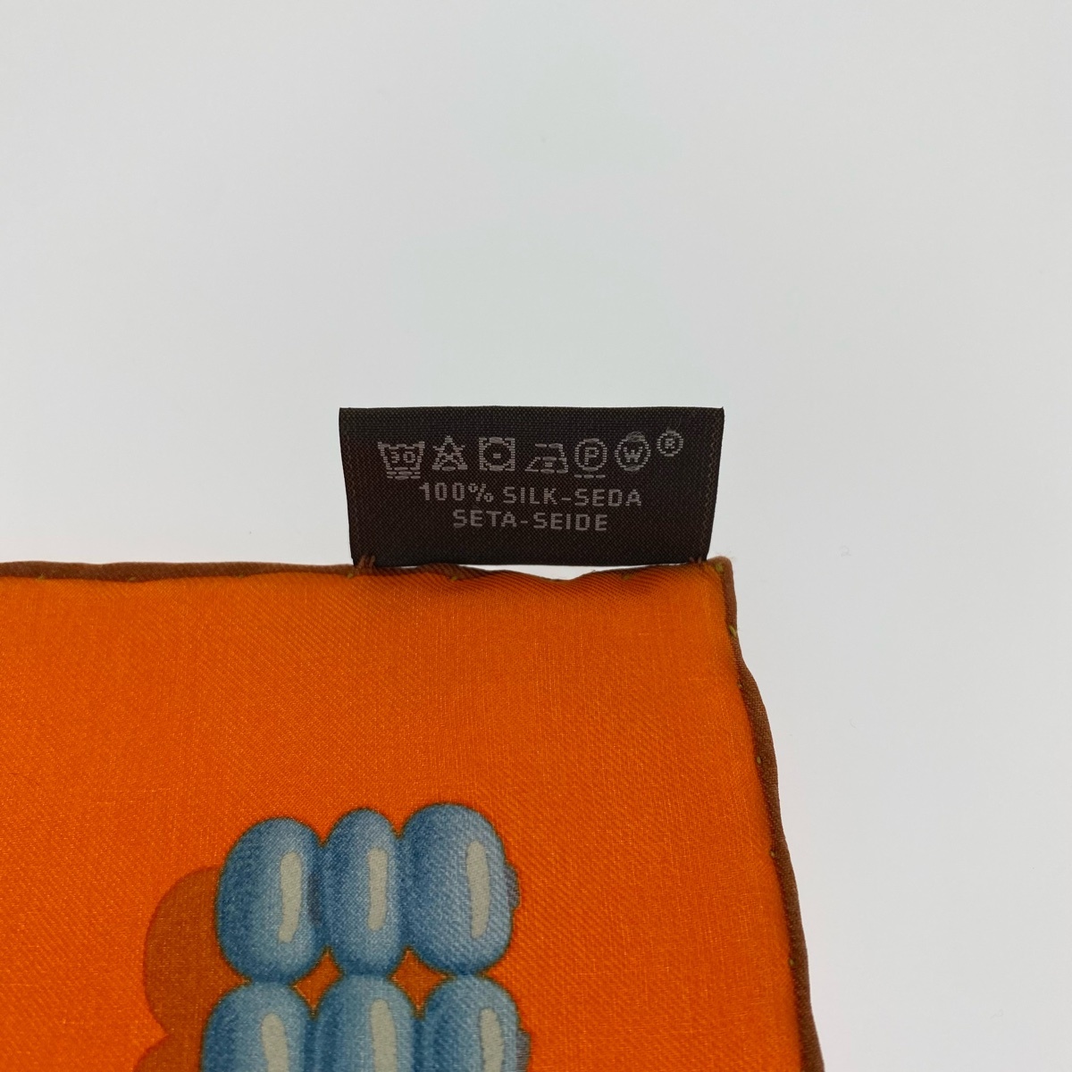HERMES エルメス カレ140 カレジェアン ウォッシュ ケリー・アン・ペルル オレンジ シルク スカーフ ハンカチ チーフ レディース 305871_画像3