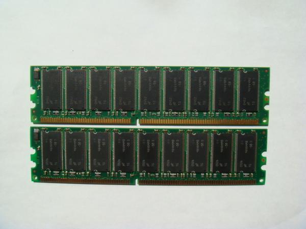  микро производства память /DDR/400mHz/1GB(2 листов всего 2GB)/CL3/PC3200U/ECC есть 