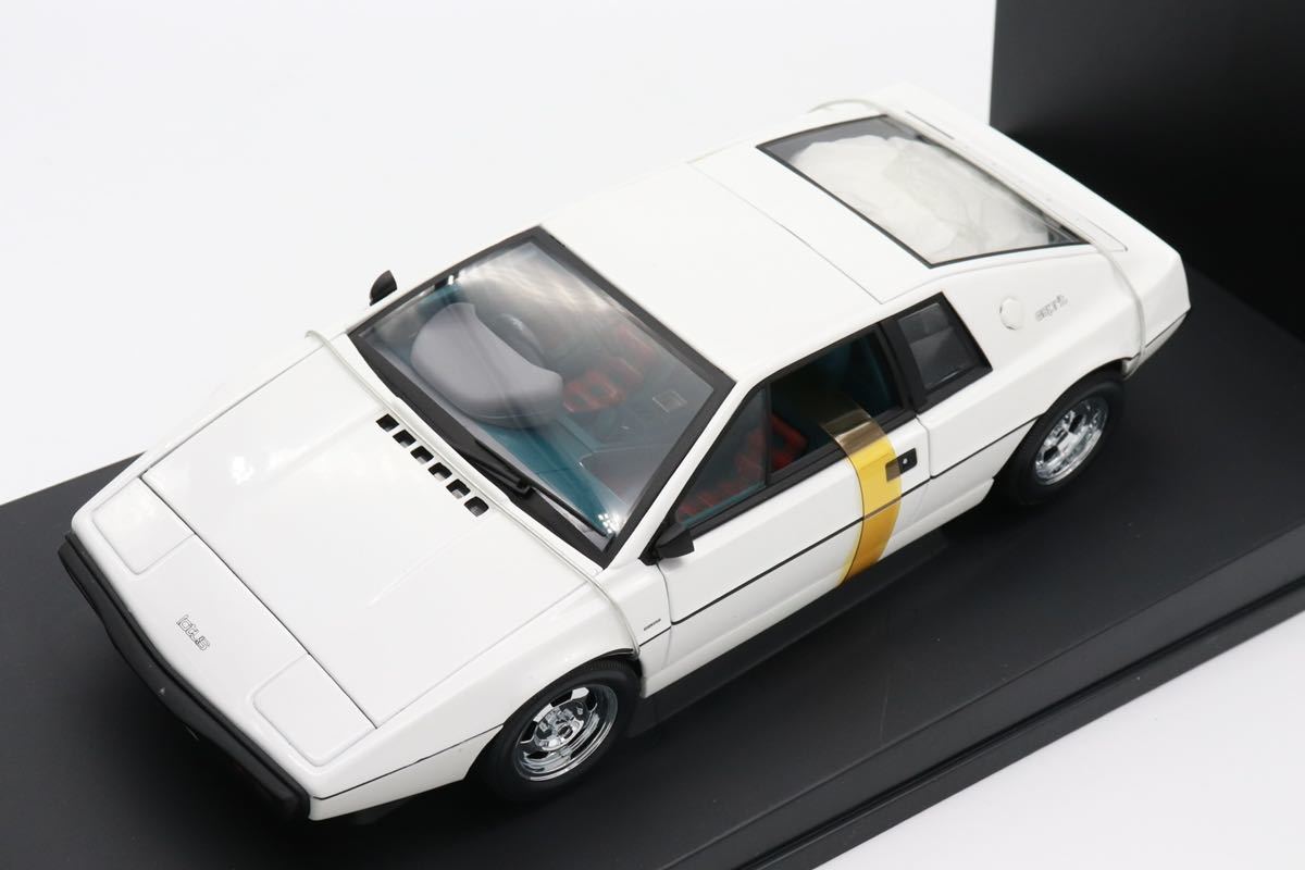 激安特価 AUTO art オートアート 1/18 007 LOTUS ESPRI 私を愛したスパイ 乗用車