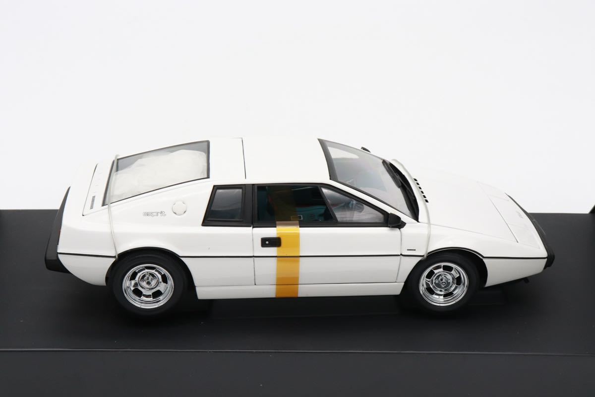 AUTO art オートアート 1/18 007 LOTUS ESPRI 私を愛したスパイ AUTO art オートアート 1/18 007 LOTUS ESPRI 私を愛したスパイ