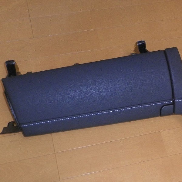 良品 プリウスZVW30・PHV35 トヨタ純正 グローブボックス上側 良品 プリウスZVW30・PHV35 トヨタ純正 グローブボックス上側