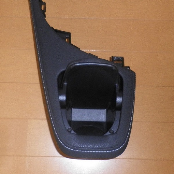 良品 プリウスZVW30・PHV35 トヨタ純正 グローブボックス上側 良品 プリウスZVW30・PHV35 トヨタ純正 グローブボックス上側