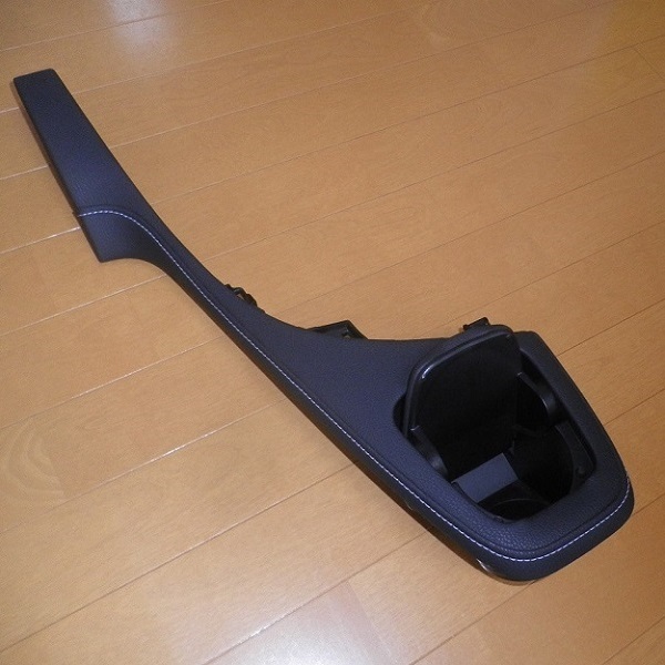 良品 プリウスZVW30・PHV35 トヨタ純正 グローブボックス上側 良品 プリウスZVW30・PHV35 トヨタ純正 グローブボックス上側