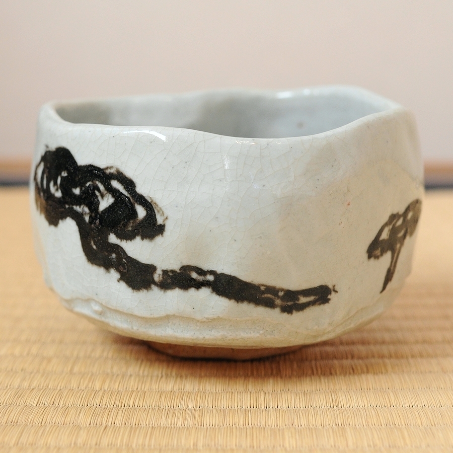 月谷焼 霊芝絵 茶碗 月谷初子 忍窯 名古屋のやきもの 月谷焼 霊芝絵 茶碗 月谷初子 忍窯 名古屋のやきもの