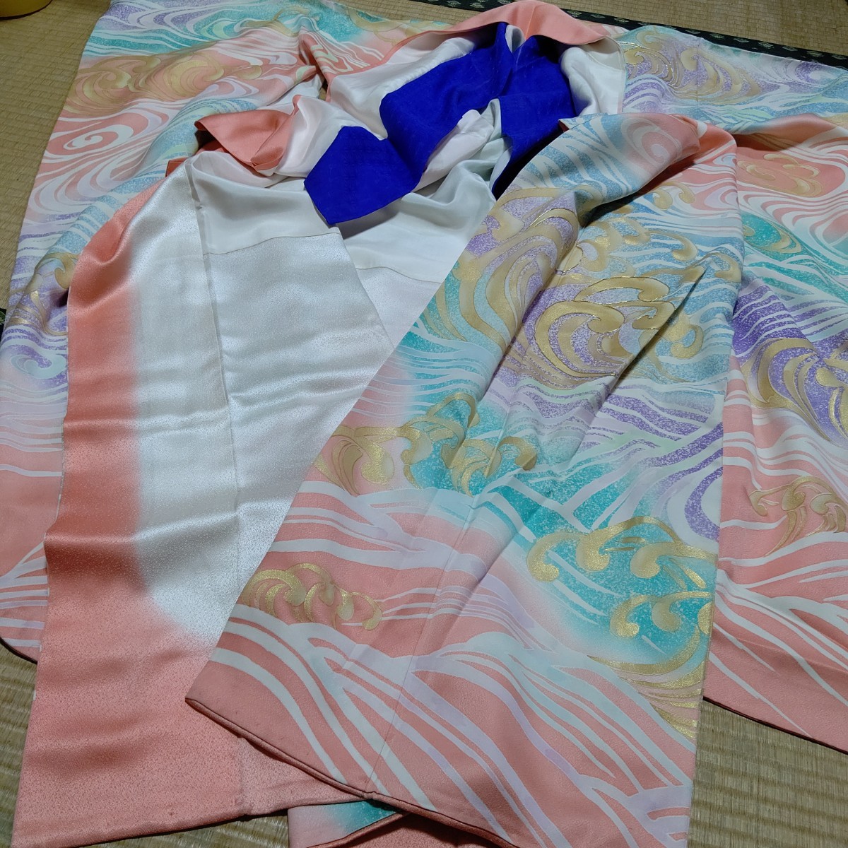 買い取り 2280 着物 帯 振袖 黒地に華やかな豪華駒刺繍 貝桶に松竹梅と
