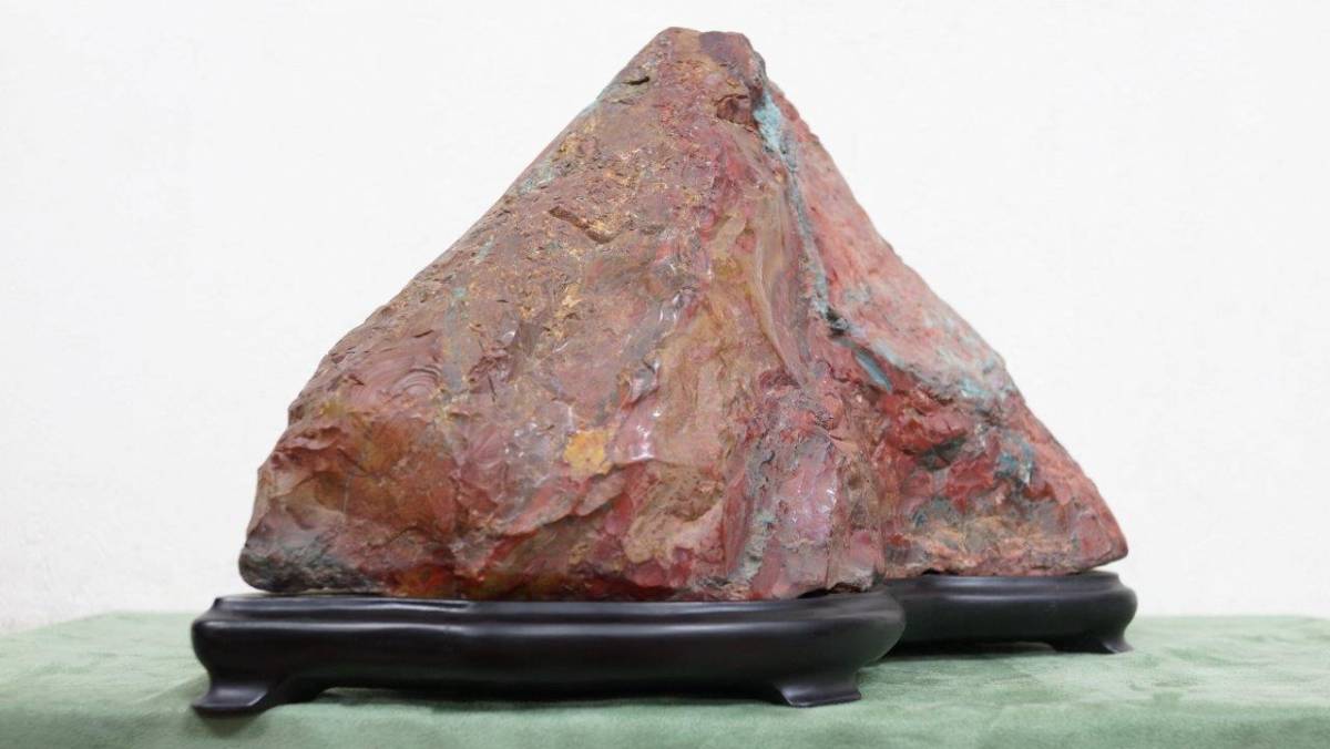 ヤフオク! - ⑤ 鑑賞石 佐渡赤玉石 赤石 山型 台座付き 重さ2...