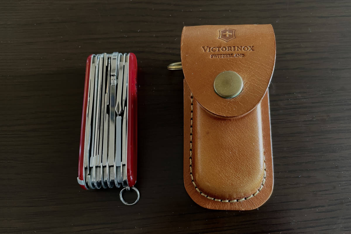 未使用】ビクトリノックス(VICTORINOX) スイスチャンプ 1.6795 革