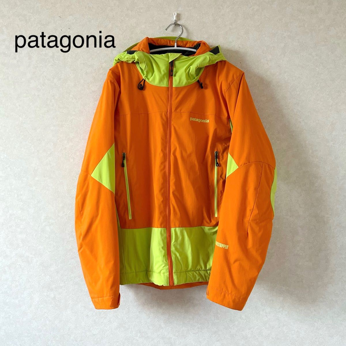 patagoniaパタゴニア　 マウンテンパーカー　 Sサイズ　ナイロンジャケット　オレンジ　イエロー　中綿アウター　カラフル