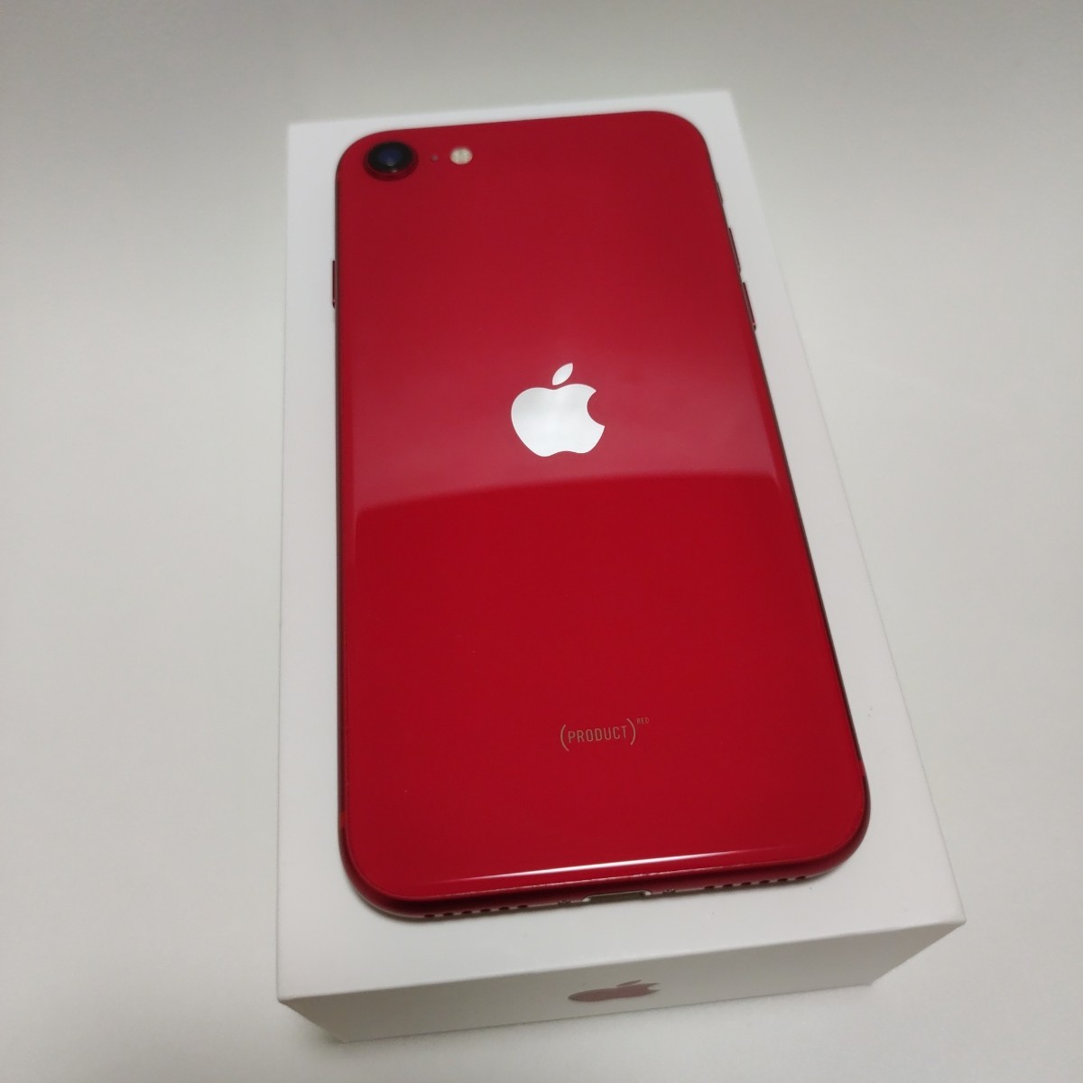 美品 iPhone SE 第2世代 64GB （PRODUCT）RED SIMフリー｜Yahoo!フリマ 
