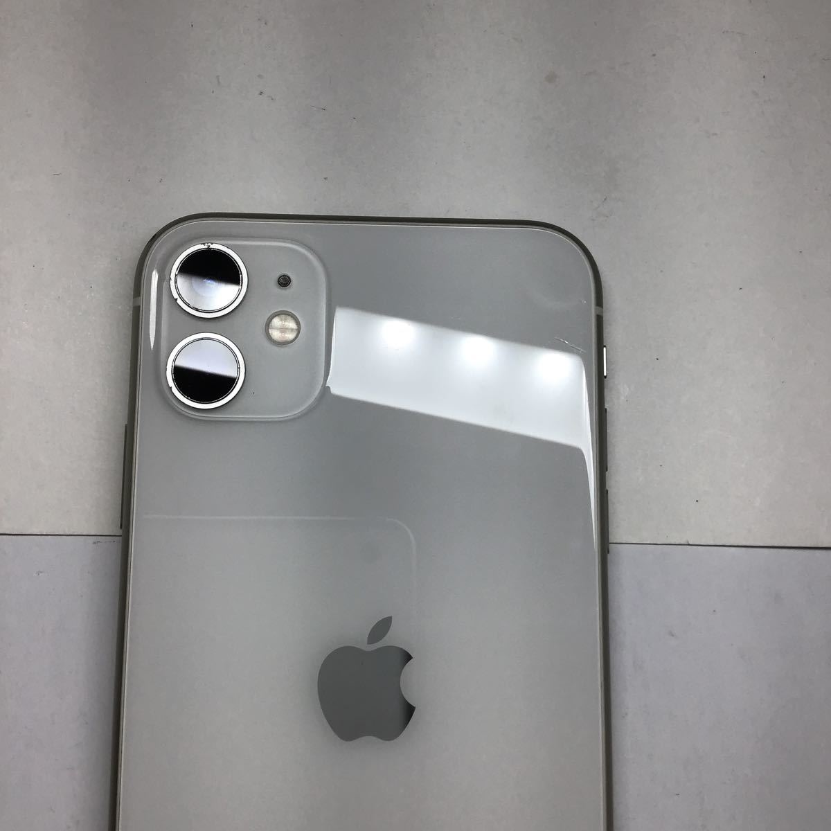 iPhone11 64GB ホワイト SIMフリーGXHDP06LN736 バッテリー最大容量82