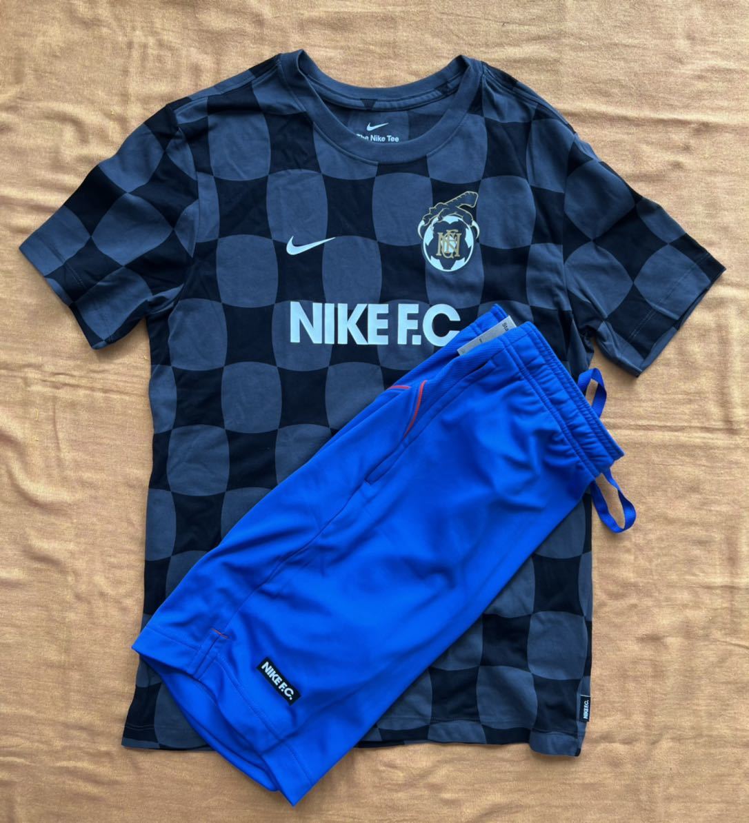 新品未使用　２０２２　NIKE FC ドライフィット FC 半袖 Tシャツ・ FCリベロ ショートパンツサッカートレーニングウェアセットアップ _画像1